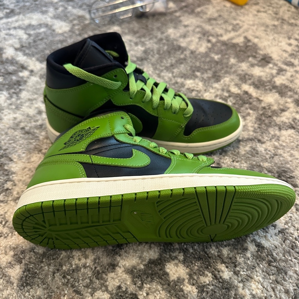 Nike Air Jordan Mid sneakers - Picture 2 of 5